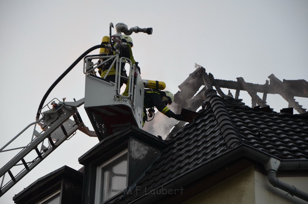Feuer 3 Dachstuhl Koeln Buchforst Kalk Muelheimerstr P151.JPG